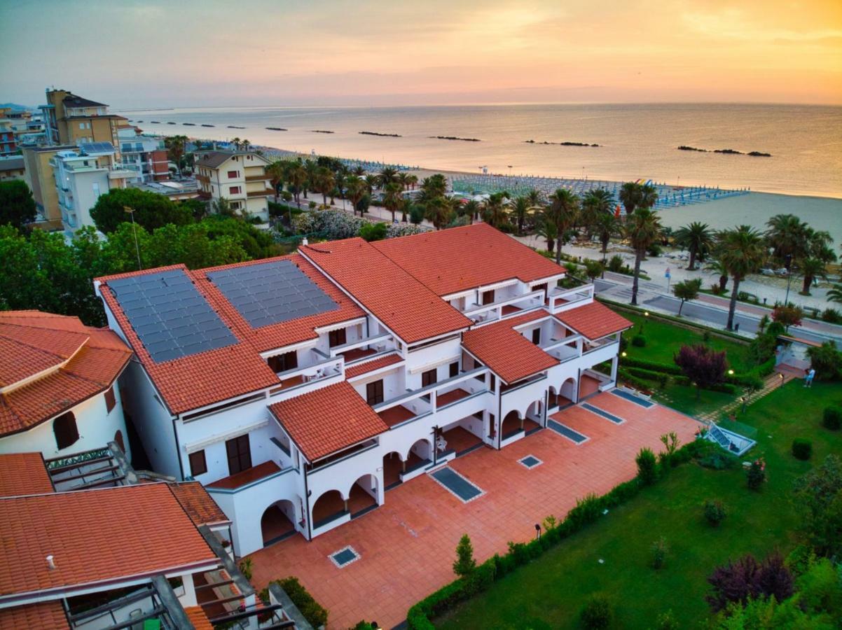 Residence Elle San Benedetto del Tronto Bagian luar foto